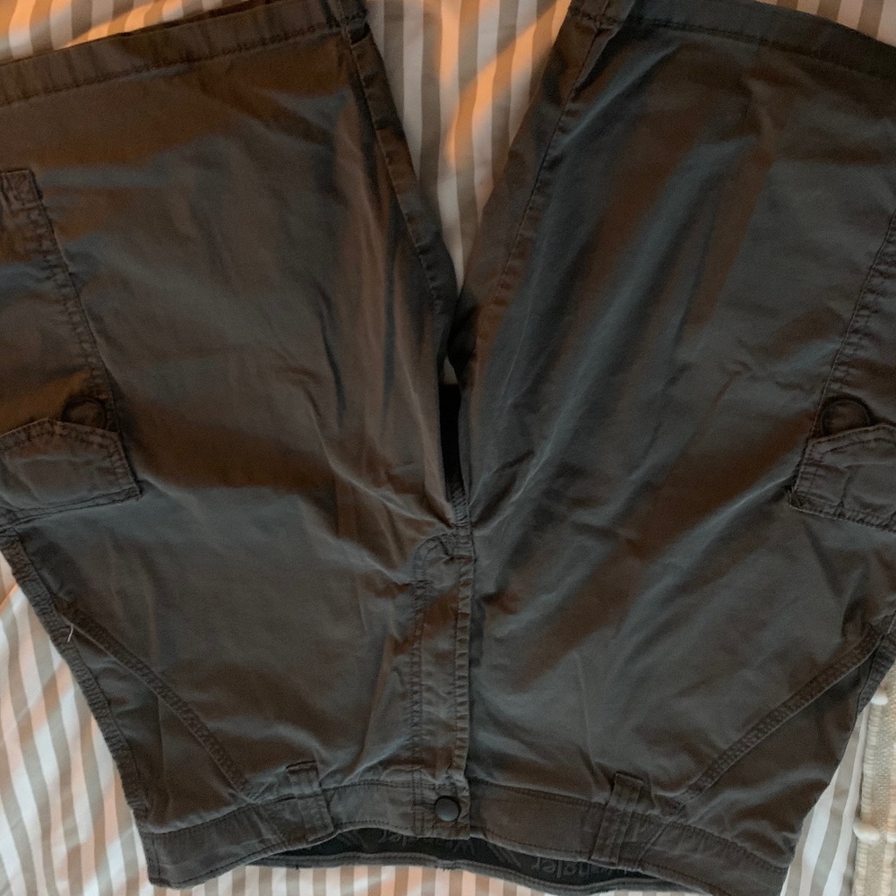 Mens wrangler cargo shorts size 34